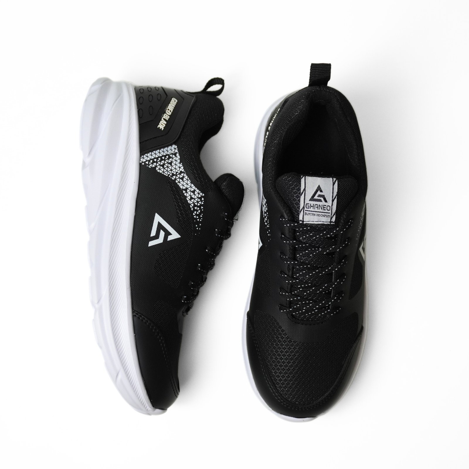 Sepatu Running Ghaneo Blade Hitam Putih